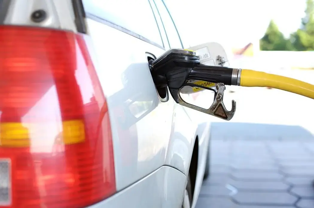 Benzyna bezołowiowa a ołowiowa — wyjaśniamy różnice