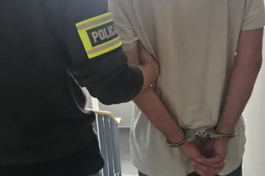 Poszukiwany Europejskim Nakazem Aresztowania zatrzymany przez świętochłowickich policjantów - Wiadomości Policja Śląska