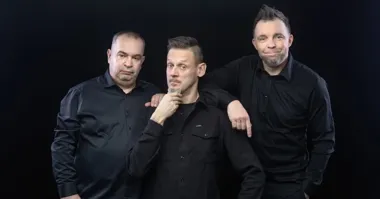 Grafika promocyjna wydarzenia Kabaret Ani Mru Mru w Świętochłowicach – program „Mniej więcej”
