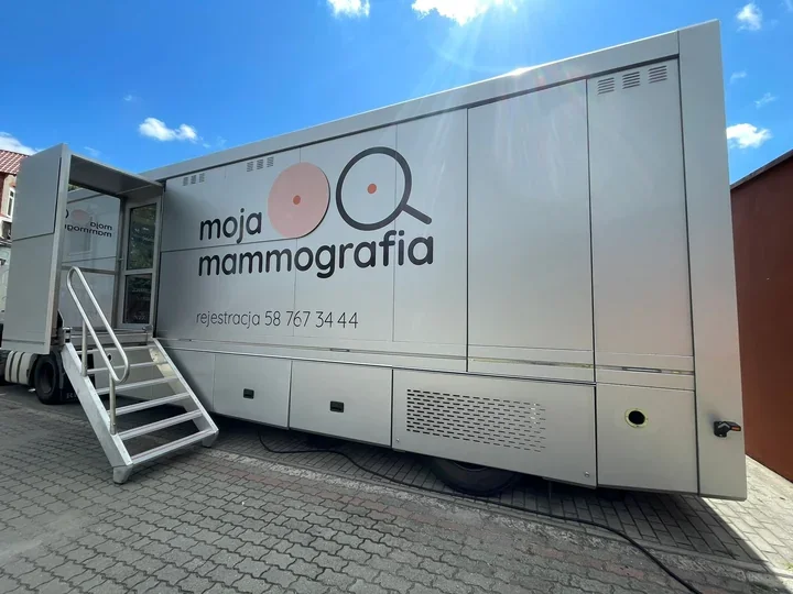 Mammobus zatrzyma się przy Kauflandzie. Badanie trwa kilka minut