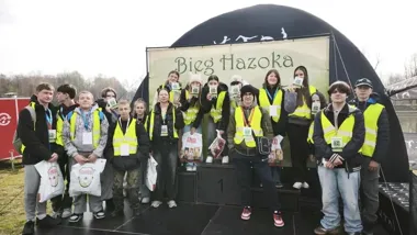 W V Biegu Hazoka to uczniowie z SP2 pilnowali porządku na trasie