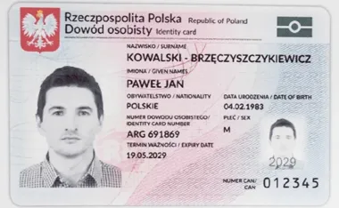 Dowód osobisty może zepsuć wakacje – termin warto sprawdzić już teraz