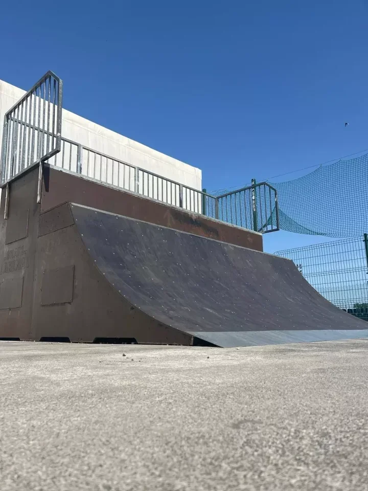 Skatepark w Świętochłowicach znów żyje - pierwsza rampa po remoncie już otwarta