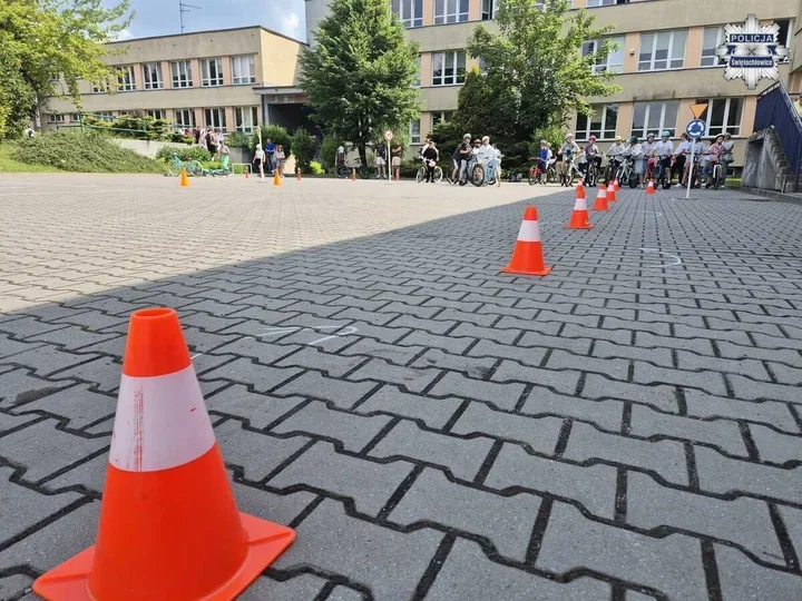 57 dzieci zdało egzamin na kartę rowerową w dniu, gdy weszły obowiązkowe kaski