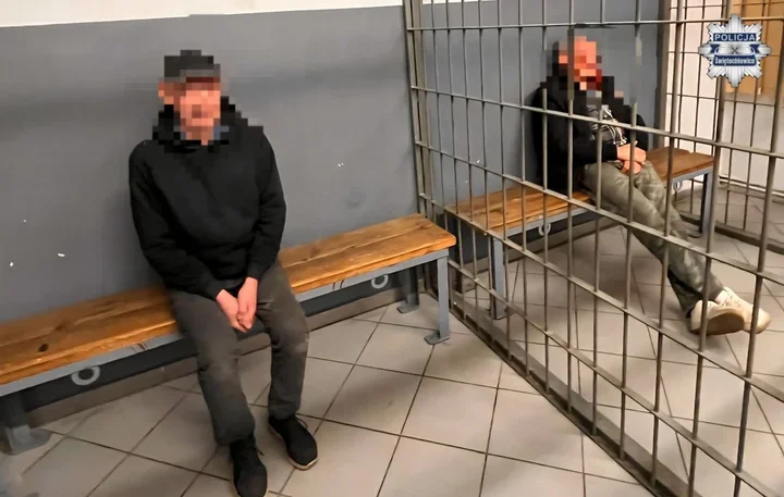 Zgubiona pomarańczowa karta doprowadziła do zatrzymań - dwóch mężczyzn odpowie