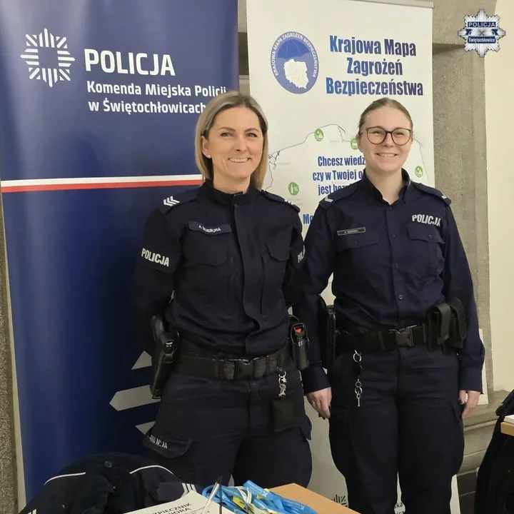 Świętochłowiccy policjanci w ZUS - seniorom mówili o oszustwach i bezpieczeństwie drogowym