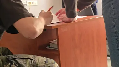 Zaatakował drzwi, by uciec - 21-latek zniszczył wejście za blisko 5 tys.