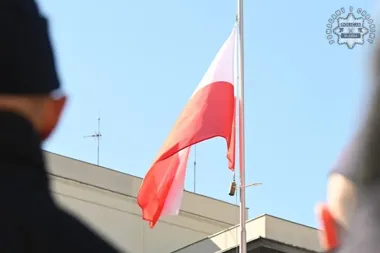 Biało-czerwona w oknach - MSWiA przypomina o jednym szczególe