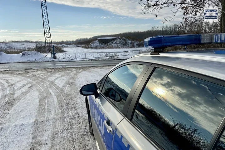 Zima na drogach - policja przypomina o światłach, oponach i odblaskach