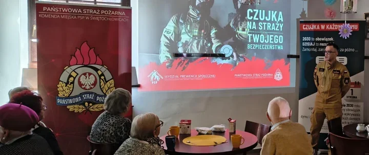 Sekundy decydują - strażacy ze Świętochłowic przekazali seniorom czujki