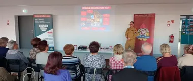 Strażacy wkroczyli z czujkami - seniorzy z Świętochłowic otrzymali sprzęt