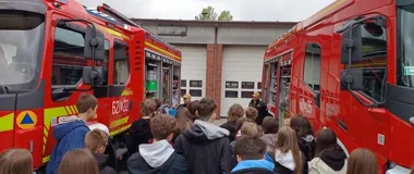 Strażacy pokazali uczniom sprzęt, który może uratować życie w Świętochłowicach