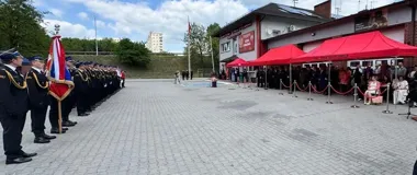 Nowe wozy, awanse i cisza po apelu - strażacy świętowali w Świętochłowicach